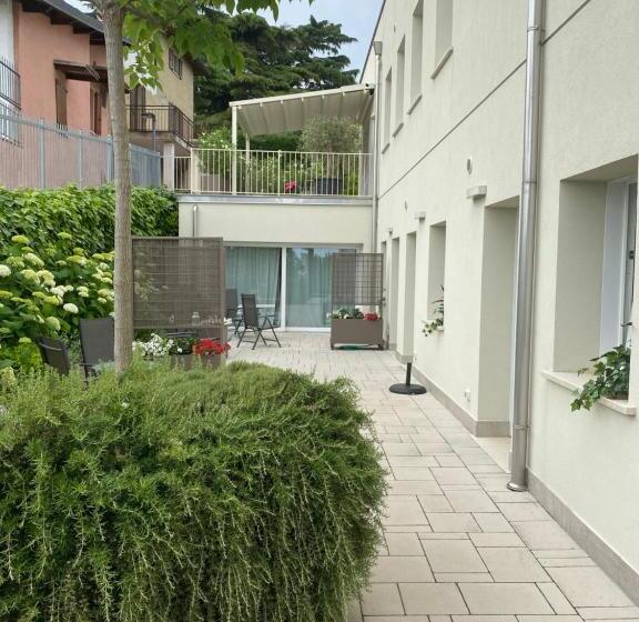 Bed & Breakfast La Home And Apartments