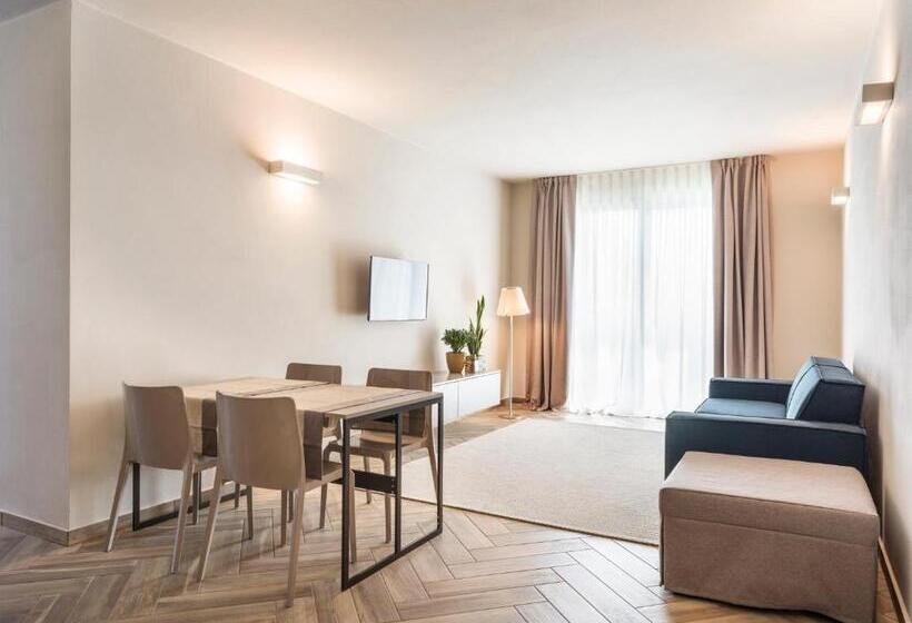 Bed & Breakfast La Home And Apartments