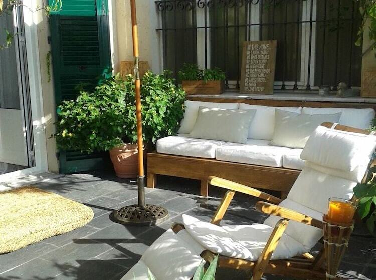 تختخواب و صبحانه Valery Guest House