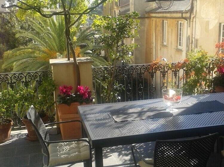 تختخواب و صبحانه Valery Guest House