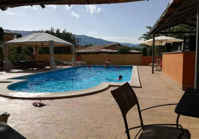 Hostelli Albergo Arinde