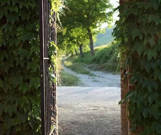 Maaseutuhotelli Tenuta Guazzaura