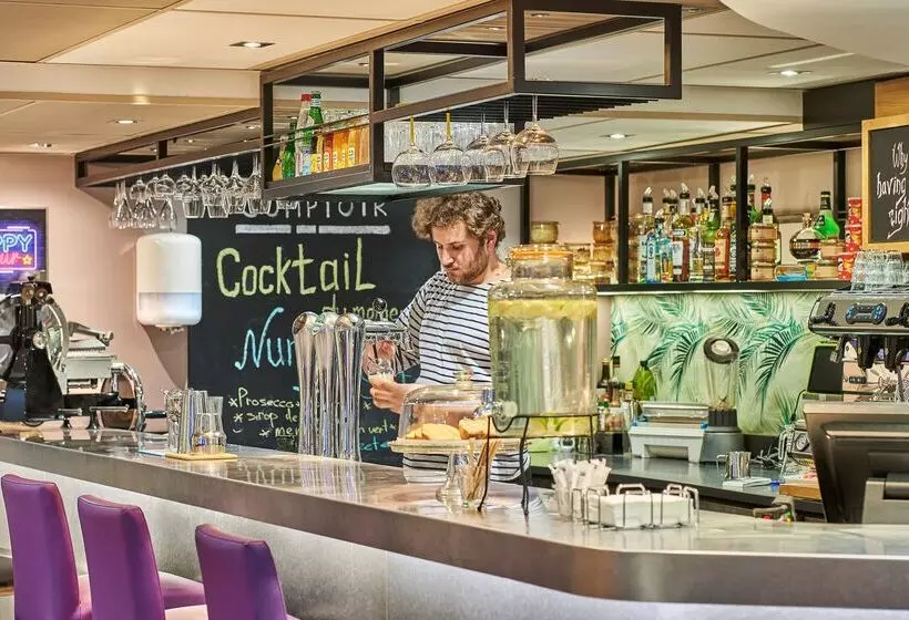 Отель Campanile Lyon Centre Berges Du Rhone