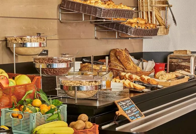 Отель Campanile Lyon Centre Berges Du Rhone