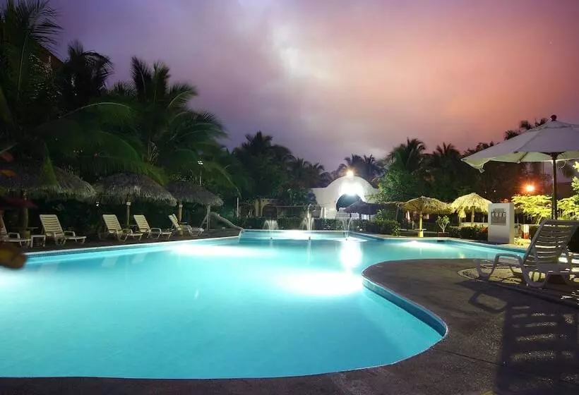 酒店 Castillo Huatulco & Beach Club