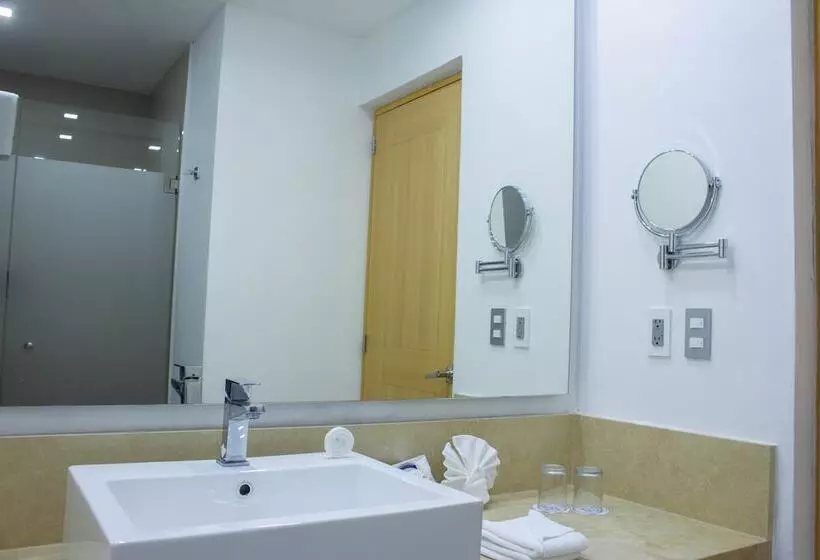 酒店 Castillo Huatulco & Beach Club