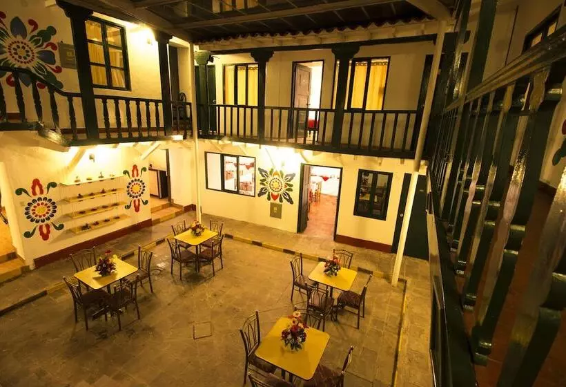 ホテル Cusco Plaza Nazarenas