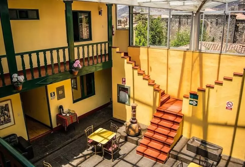 ホテル Cusco Plaza Nazarenas