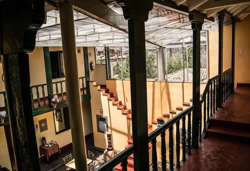 ホテル Cusco Plaza Nazarenas