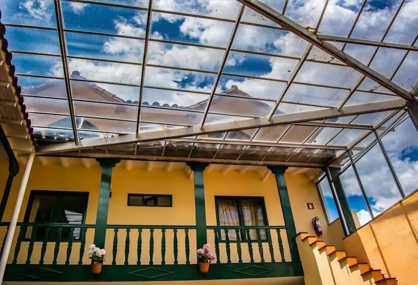 ホテル Cusco Plaza Nazarenas