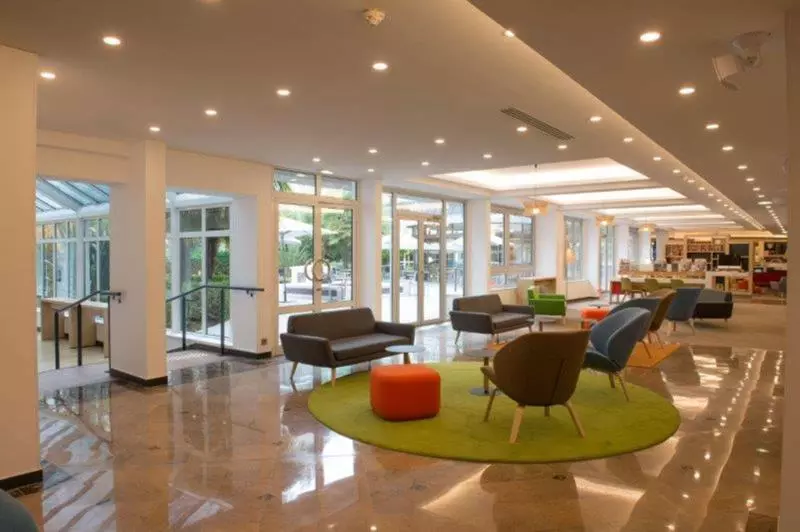 בית מלון כפרי Doubletree By Hilton Paris Bougival