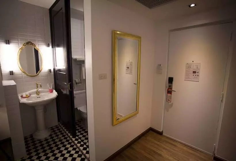 هتل First House