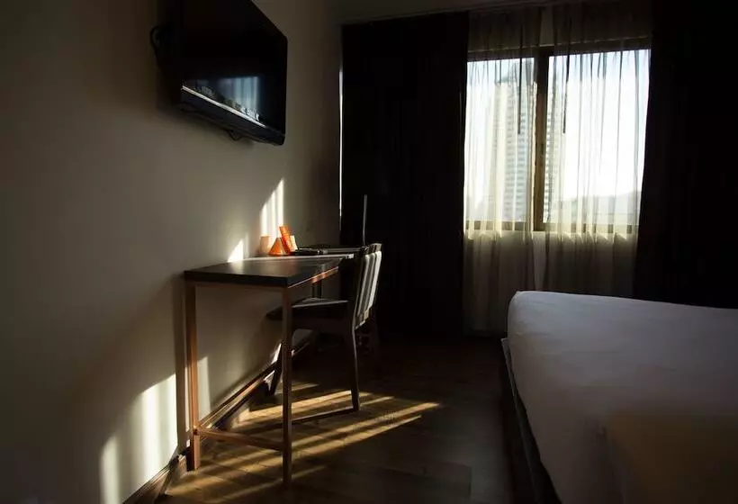 هتل First House