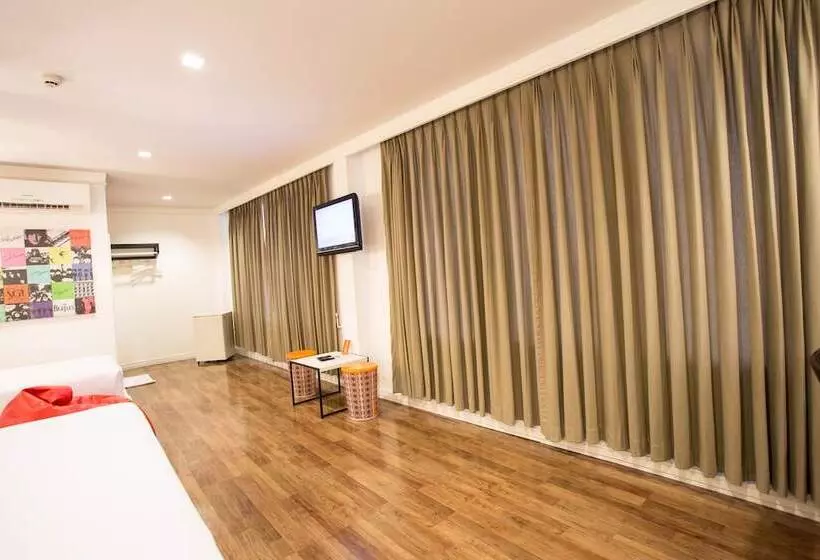 هتل First House
