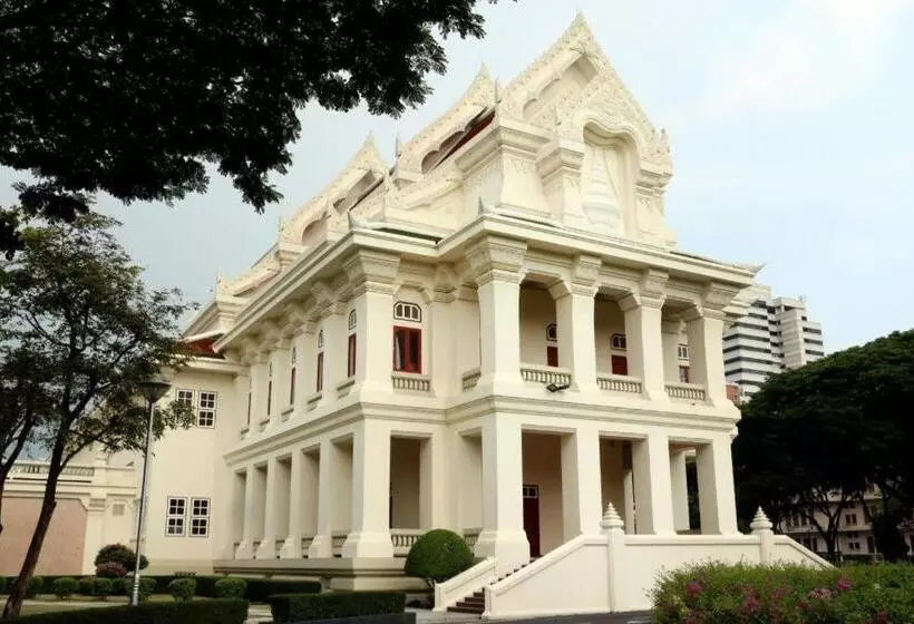 هتل First House