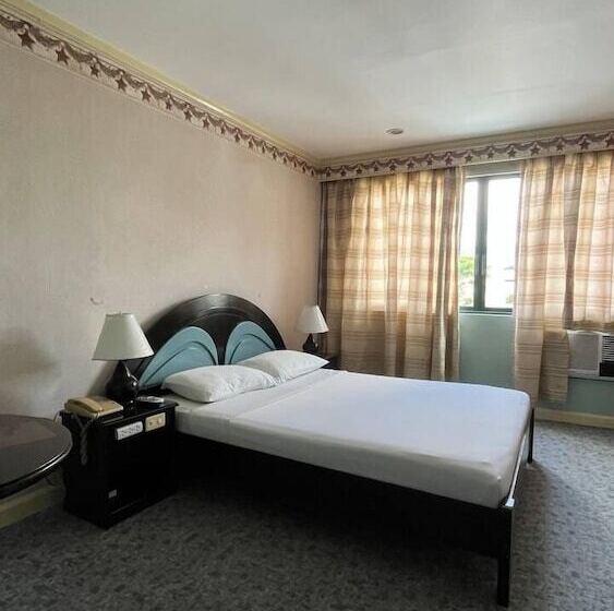 Holiday Plaza Hotel   Cebu