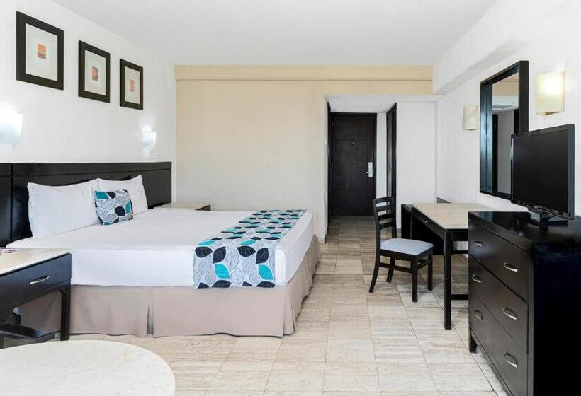 هتل Krystal Ixtapa