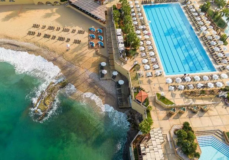 استراحتگاه Mövenpick Hotel Beirut