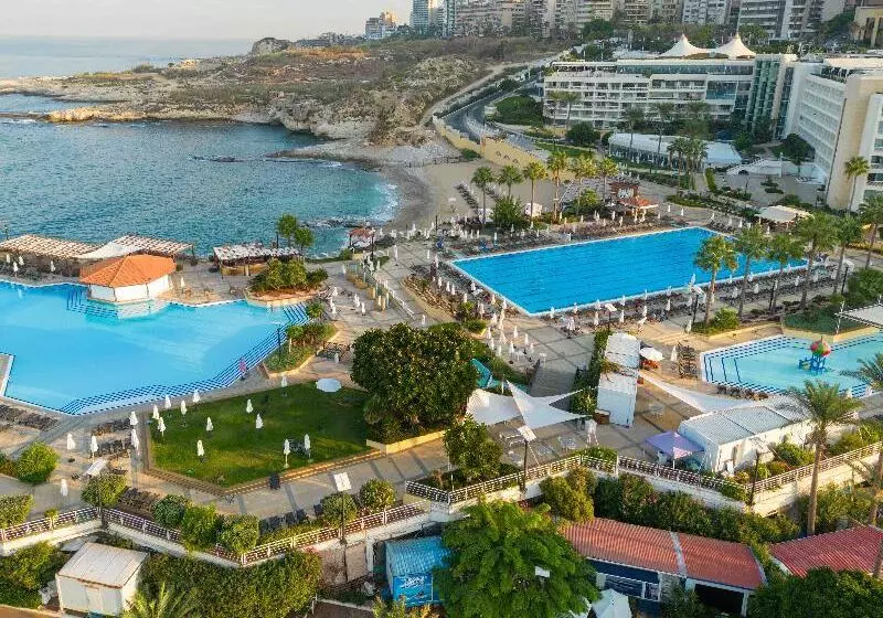 استراحتگاه Mövenpick Hotel Beirut