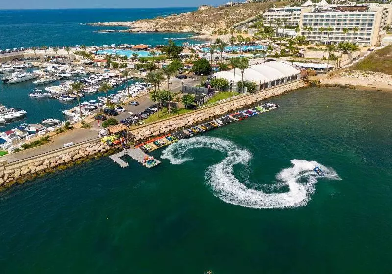 استراحتگاه Mövenpick Hotel Beirut