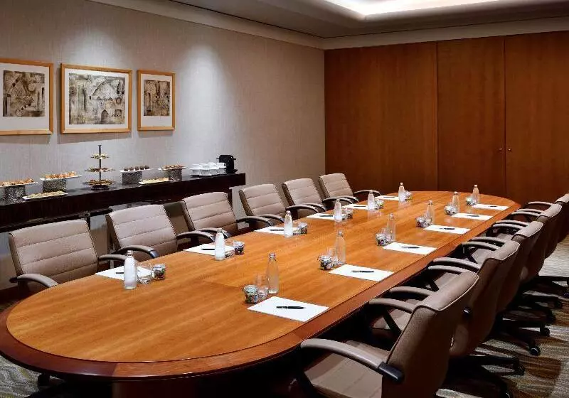 استراحتگاه Mövenpick Hotel Beirut