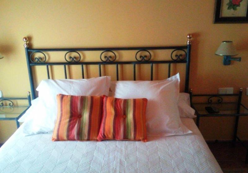 Y Apartamentos La Casa Rural