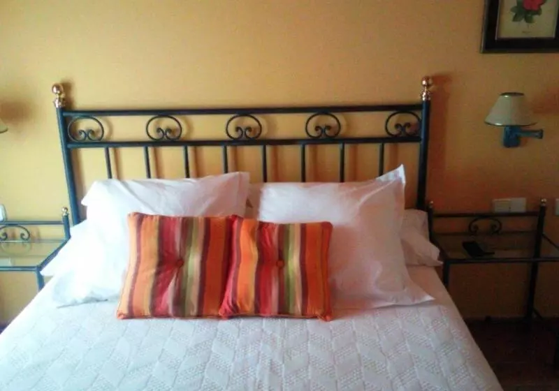 Y Apartamentos La Casa Rural