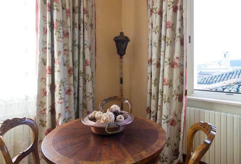 مبيت وإفطار Antica Maison