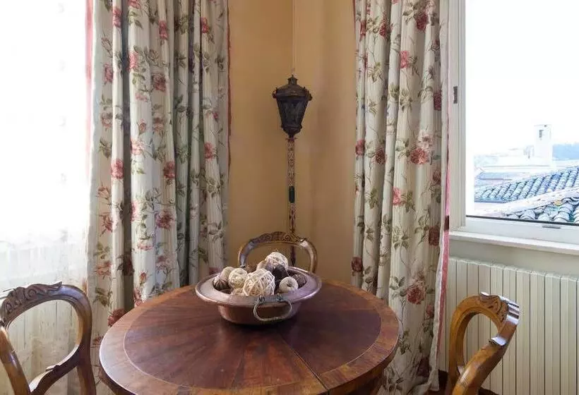 تختخواب و صبحانه Antica Maison