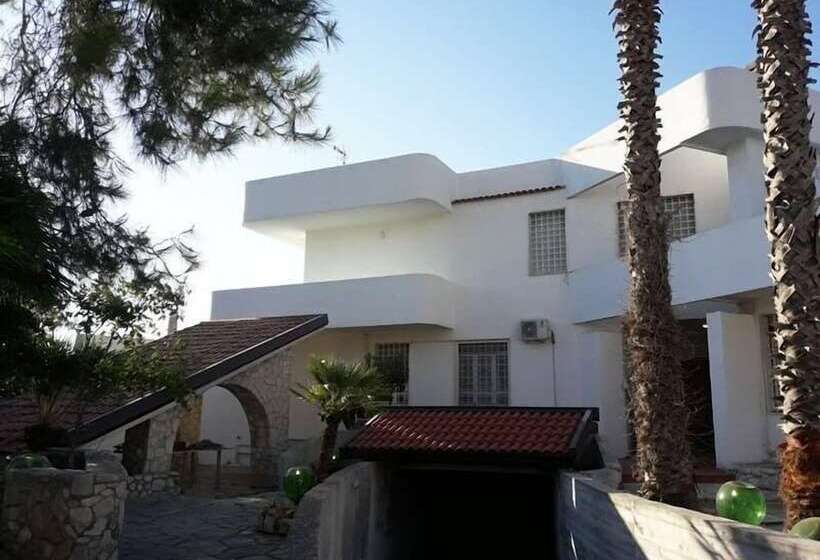 צימר Borgo La Pineta