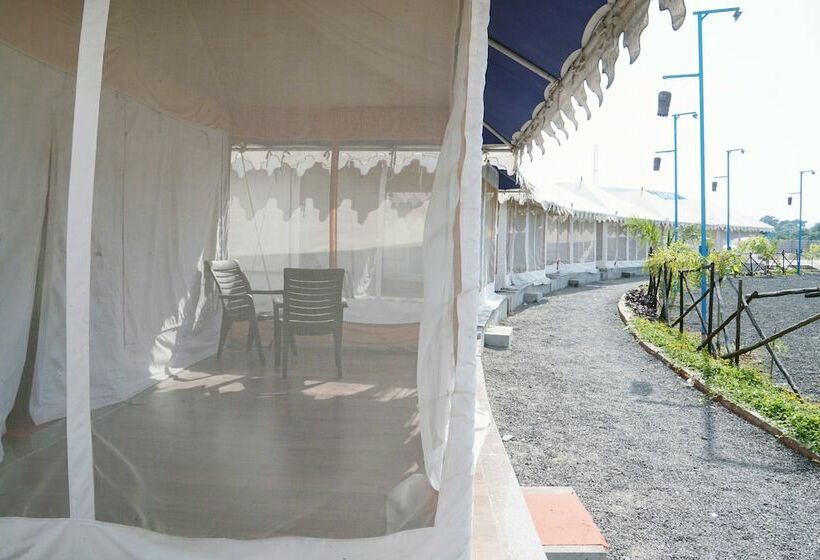 בית מלון כפרי Polo Tent City & Resort