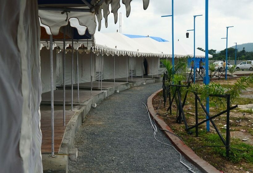 בית מלון כפרי Polo Tent City & Resort