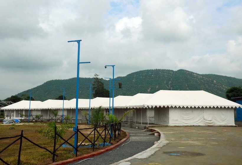 בית מלון כפרי Polo Tent City & Resort