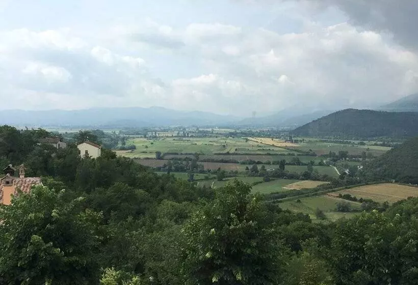 ベッドアンドブレックファースト Il Casale Di Colli Sul Velino