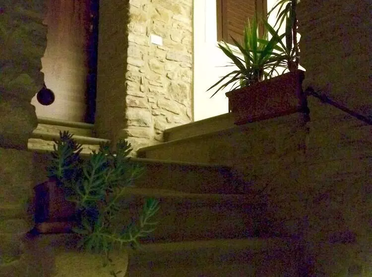 Aamiaismajoitus (B&B) Pozzo Medievale