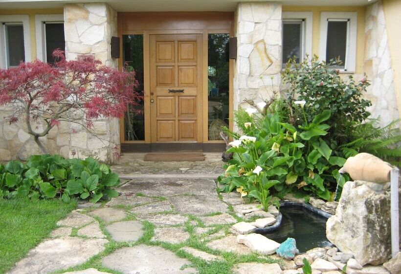 膳宿费 Suncave Gardens Naturist