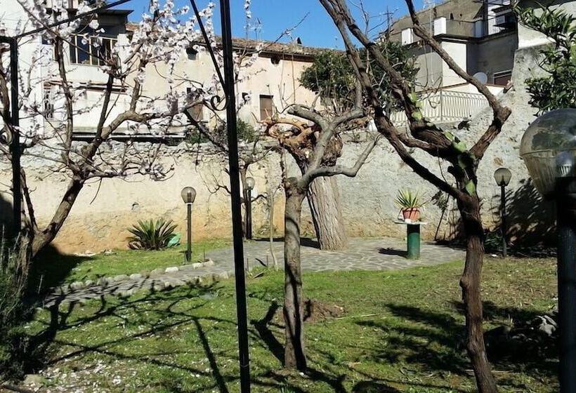 تختخواب و صبحانه Palazzo L Occaso