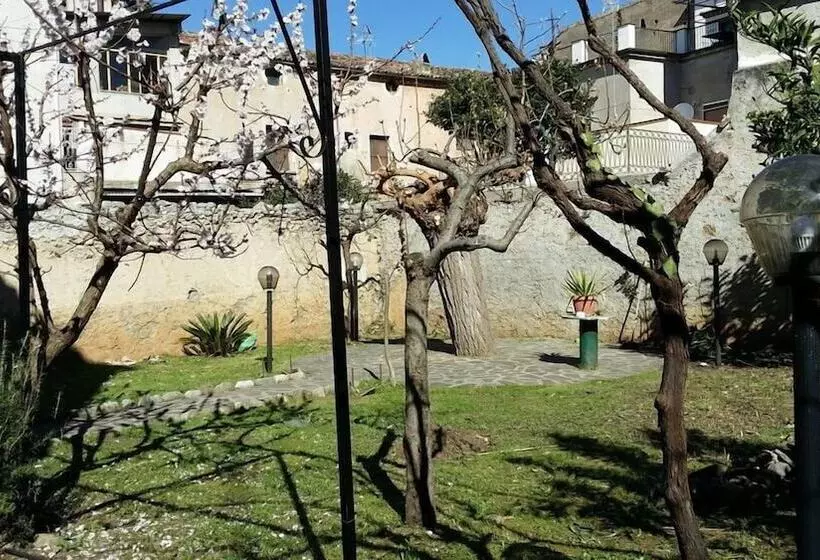 تختخواب و صبحانه Palazzo L Occaso