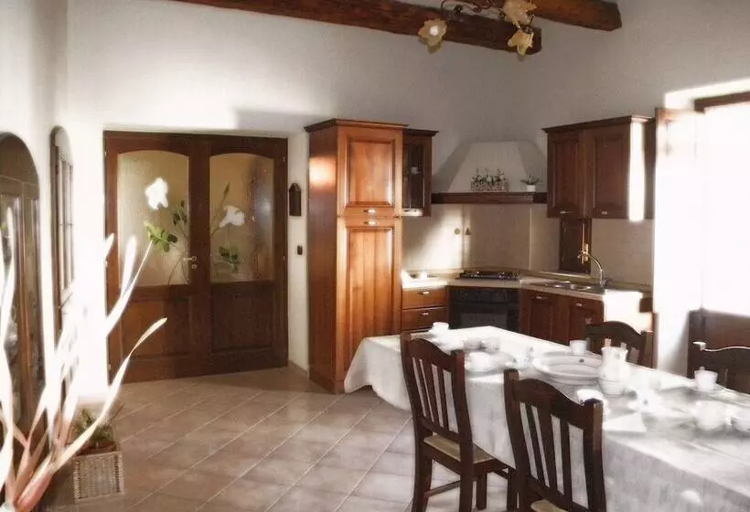 تختخواب و صبحانه Palazzo L Occaso