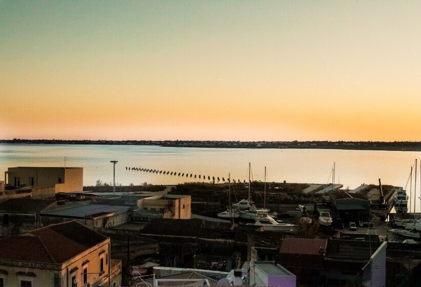 פנסיון Archinuè Suite & Apartments