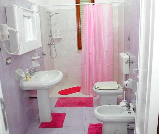 بنسيون Le Stanze Di Lucia Vicino Ospedale Cardinale Panico A Tricase