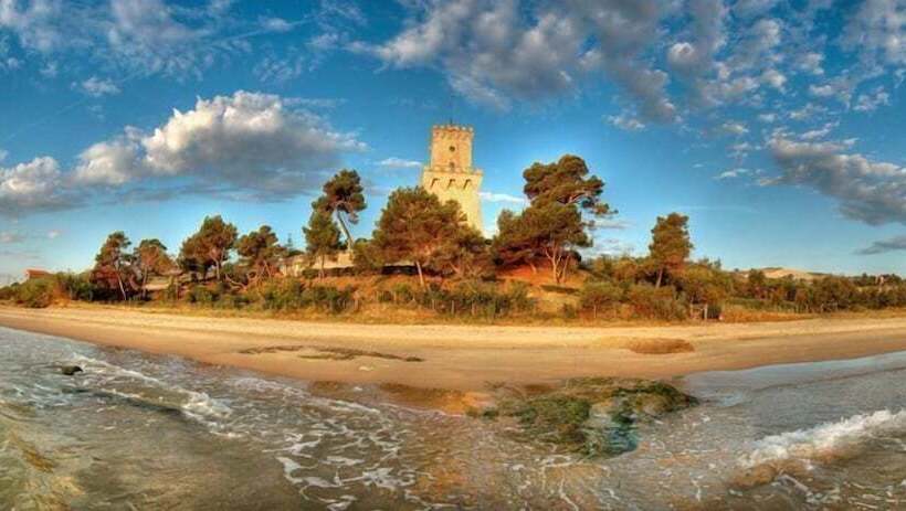 فندق ريفى Agriturismo Isola Dei Calanchi   Guest House