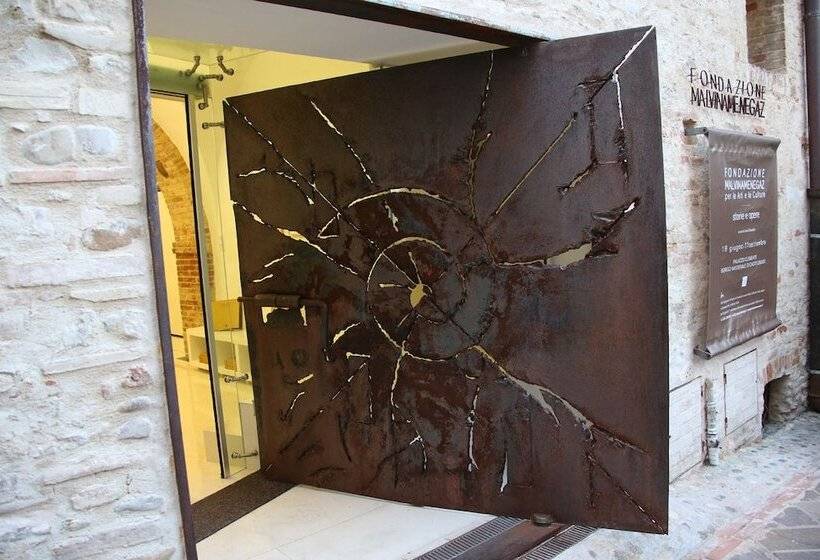 فندق ريفى Agriturismo Isola Dei Calanchi   Guest House