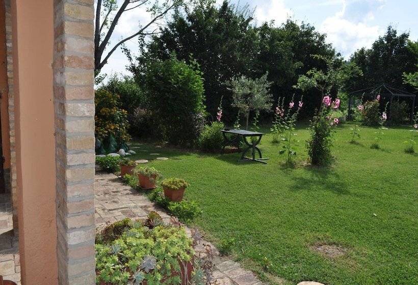 فندق ريفى Agriturismo Isola Dei Calanchi   Guest House