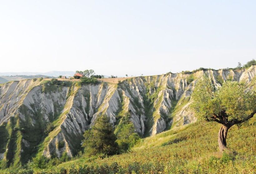 فندق ريفى Agriturismo Isola Dei Calanchi   Guest House