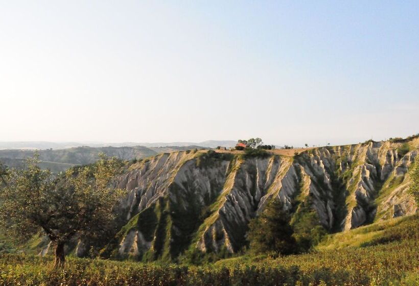 فندق ريفى Agriturismo Isola Dei Calanchi   Guest House