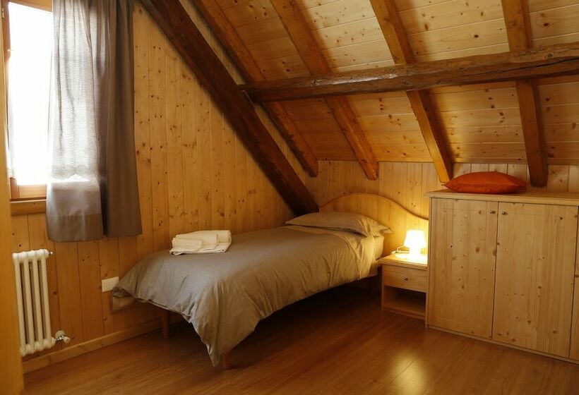 簡易ホテル Albergo Diffuso Zoncolan