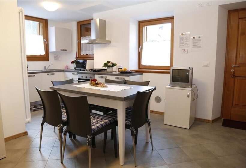 簡易ホテル Albergo Diffuso Zoncolan