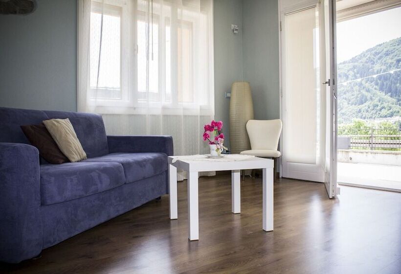 簡易ホテル Albergo Diffuso Zoncolan