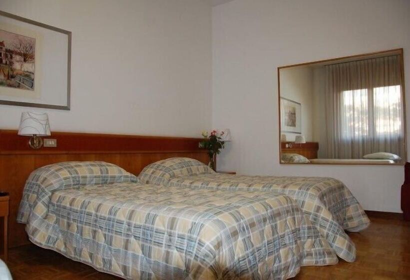 Отель Albergo Ristorante Del Ponte